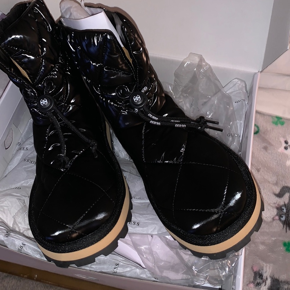 New in Box Guess Leain Boots